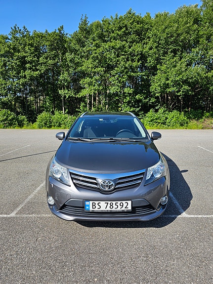 Toyota Avensis 2 of 5