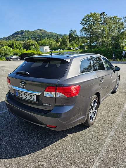 Toyota Avensis 5 of 5