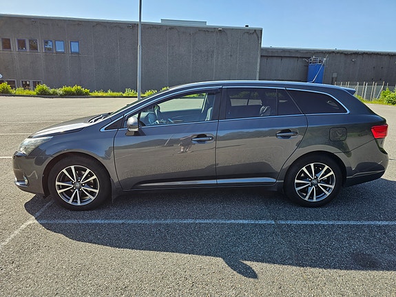 Toyota Avensis 3 of 5