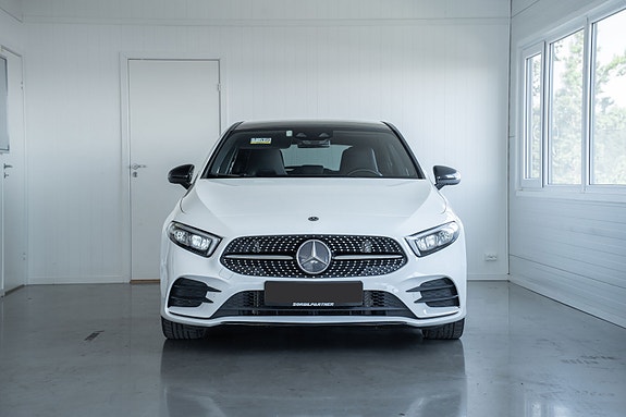 Mercedes-Benz A200 2 of 5