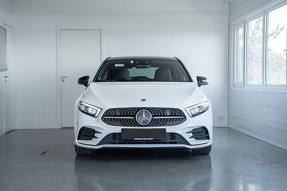 Mercedes-Benz A200 4 of 5