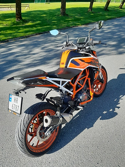 KTM 390 Duke 2 of 5