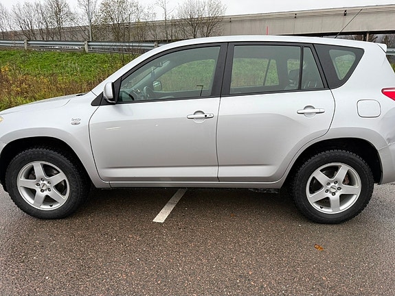 Toyota RAV4 5 of 5