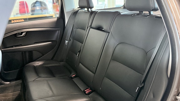Volvo XC70 16 of 30