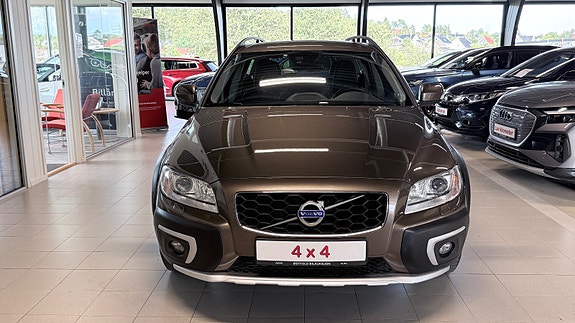 Volvo XC70 2 of 5