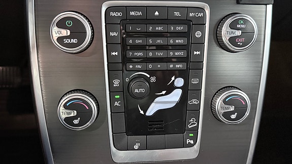 Volvo XC70 18 of 30