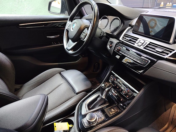 BMW 225xe 28 of 30