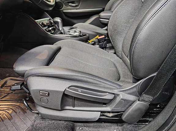 BMW 225xe 18 of 30