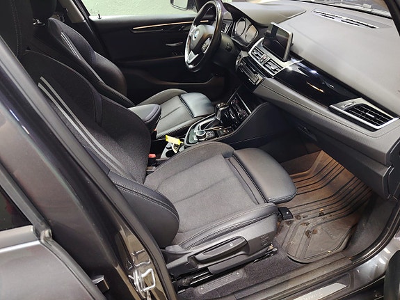 BMW 225xe 27 of 30