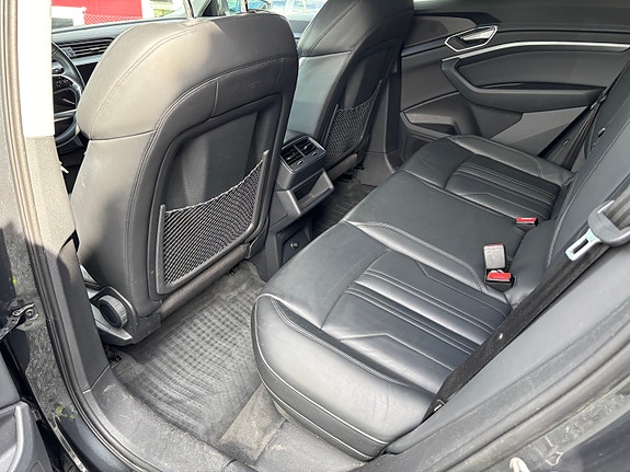 Audi e-tron 14 of 17