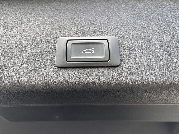 Audi e-tron 15 of 17