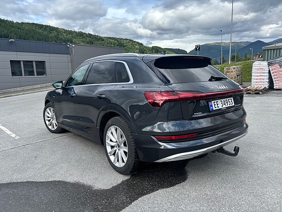 Audi e-tron 6 of 17