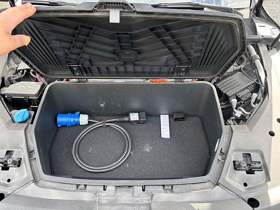 Audi e-tron 10 of 17
