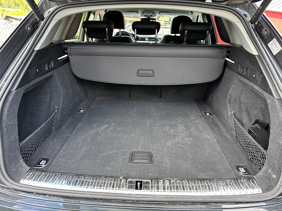 Audi e-tron 16 of 17