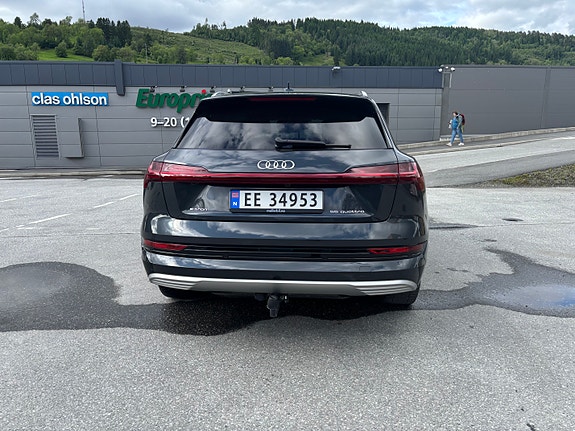 Audi e-tron 3 of 17