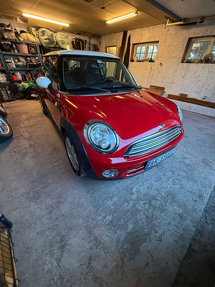 MINI Cooper 2 of 5