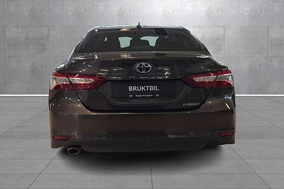 Toyota Camry 4 of 5