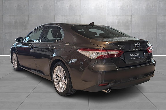 Toyota Camry 3 of 5