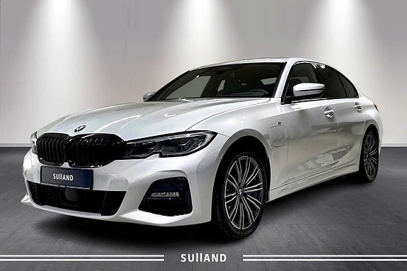 BMW 330e 4 of 5