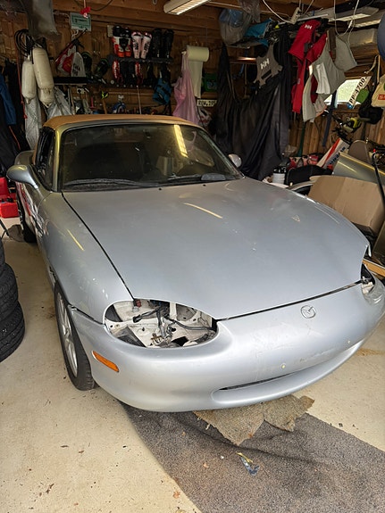 Mazda MX-5 2 of 5
