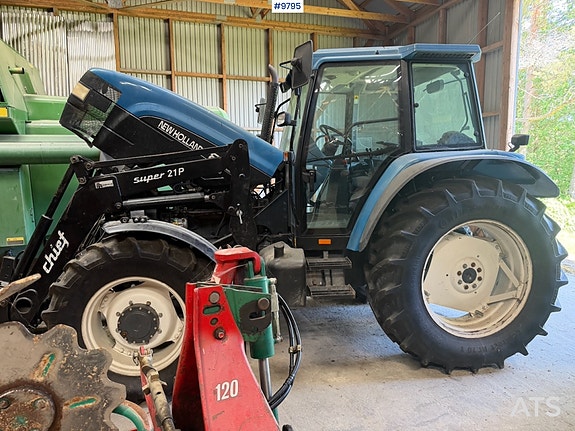 New Holland 8160 Traktor m/ frontlaster - 4x4 – Rep objekt