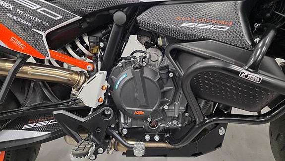KTM 890 SMT 5 of 5