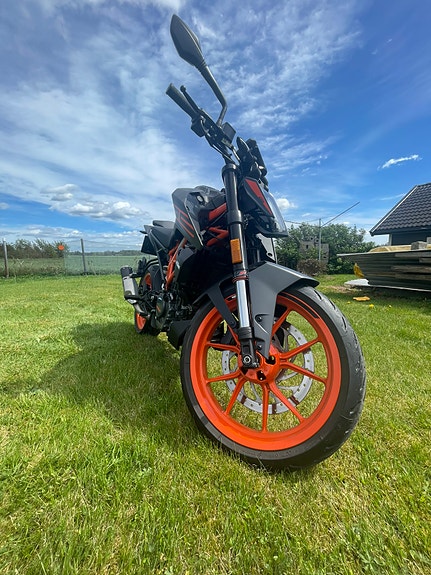 KTM 125 Duke 2 of 18