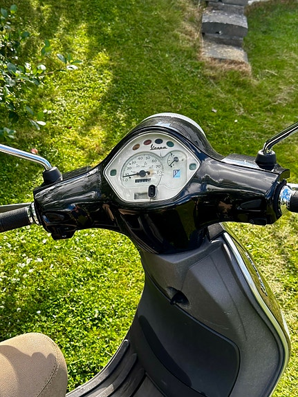 Vespa LX 50 4 of 5