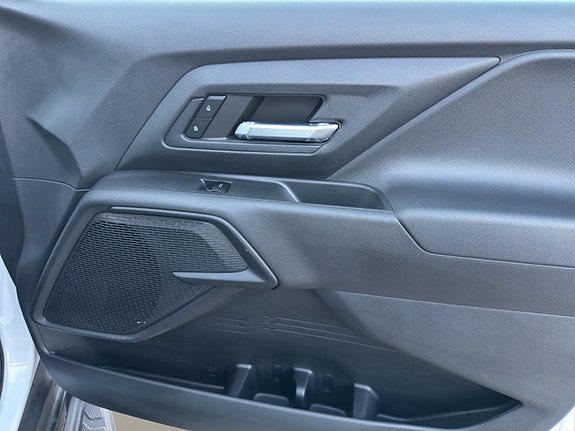Chevrolet Silverado EV 11 of 21
