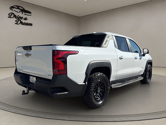 Chevrolet Silverado EV 6 of 21