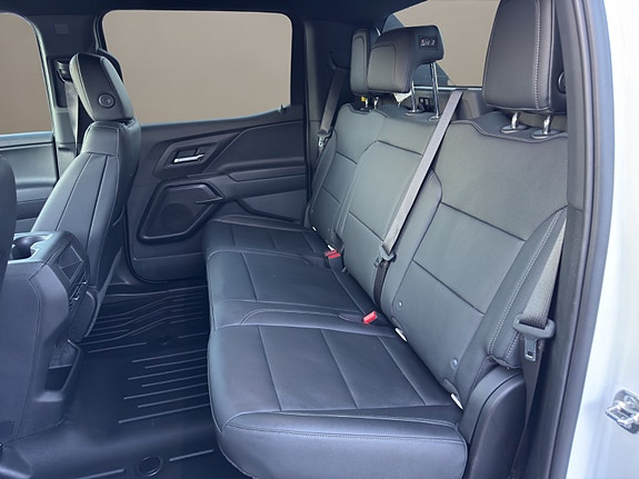 Chevrolet Silverado EV 15 of 21