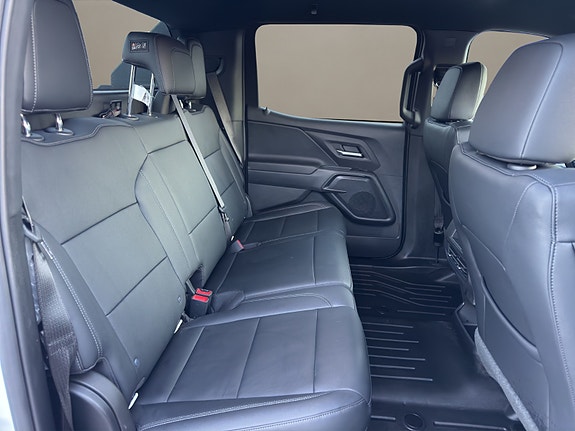 Chevrolet Silverado EV 10 of 21