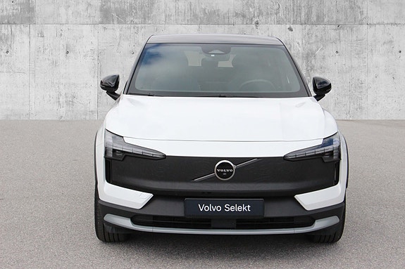 Volvo EX30 CC 2 of 5