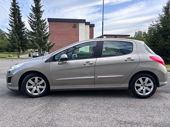 Peugeot 308 2 of 16