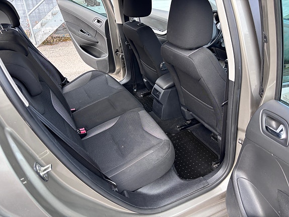 Peugeot 308 12 of 16
