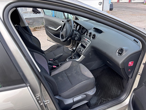 Peugeot 308 13 of 16