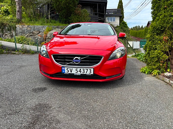 Volvo V40 2 of 5