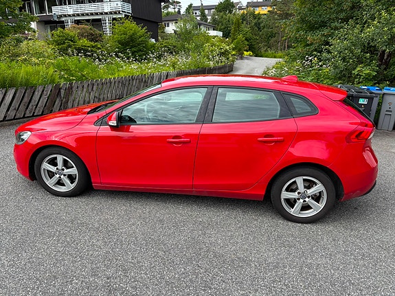 Volvo V40 3 of 5