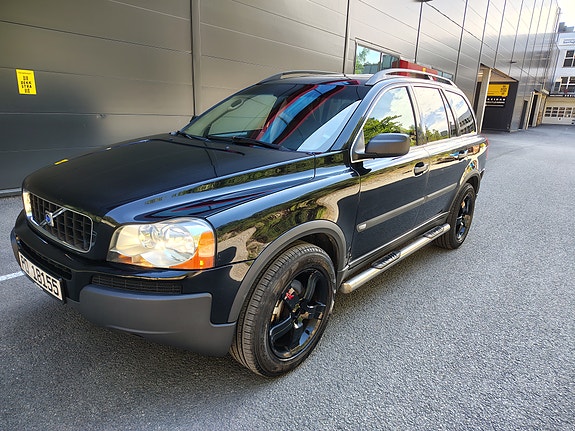 Volvo XC90 2 of 5