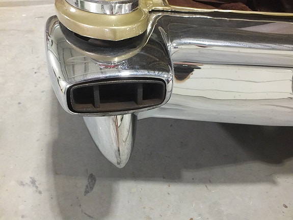 Lincoln Continental 12 of 26