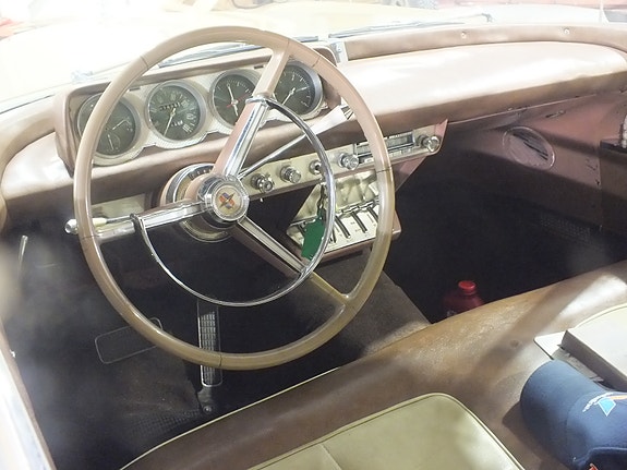 Lincoln Continental 4 of 26