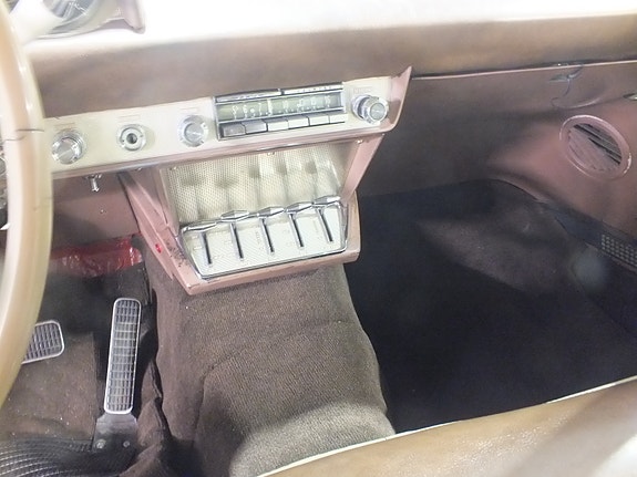 Lincoln Continental 14 of 26