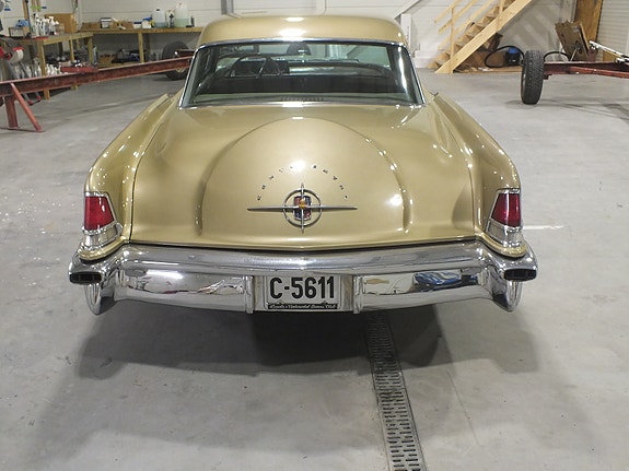 Lincoln Continental 3 of 26