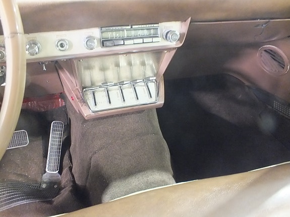Lincoln Continental 15 of 26