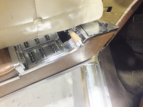 Lincoln Continental 13 of 26
