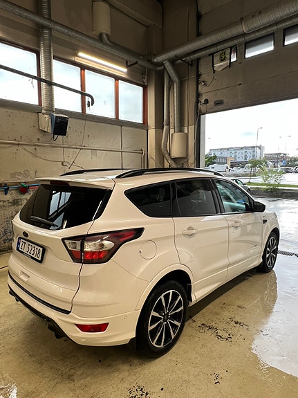 Ford Kuga 3 of 13