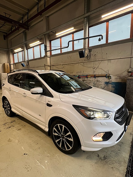 Ford Kuga 2 of 13