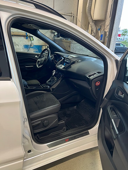 Ford Kuga 11 of 13