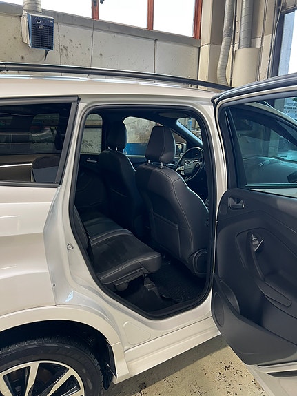 Ford Kuga 12 of 13
