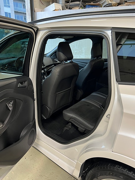 Ford Kuga 9 of 13